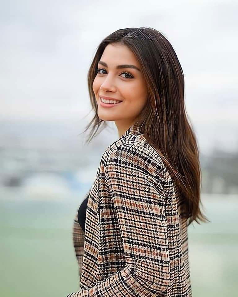 Девушка Загадка