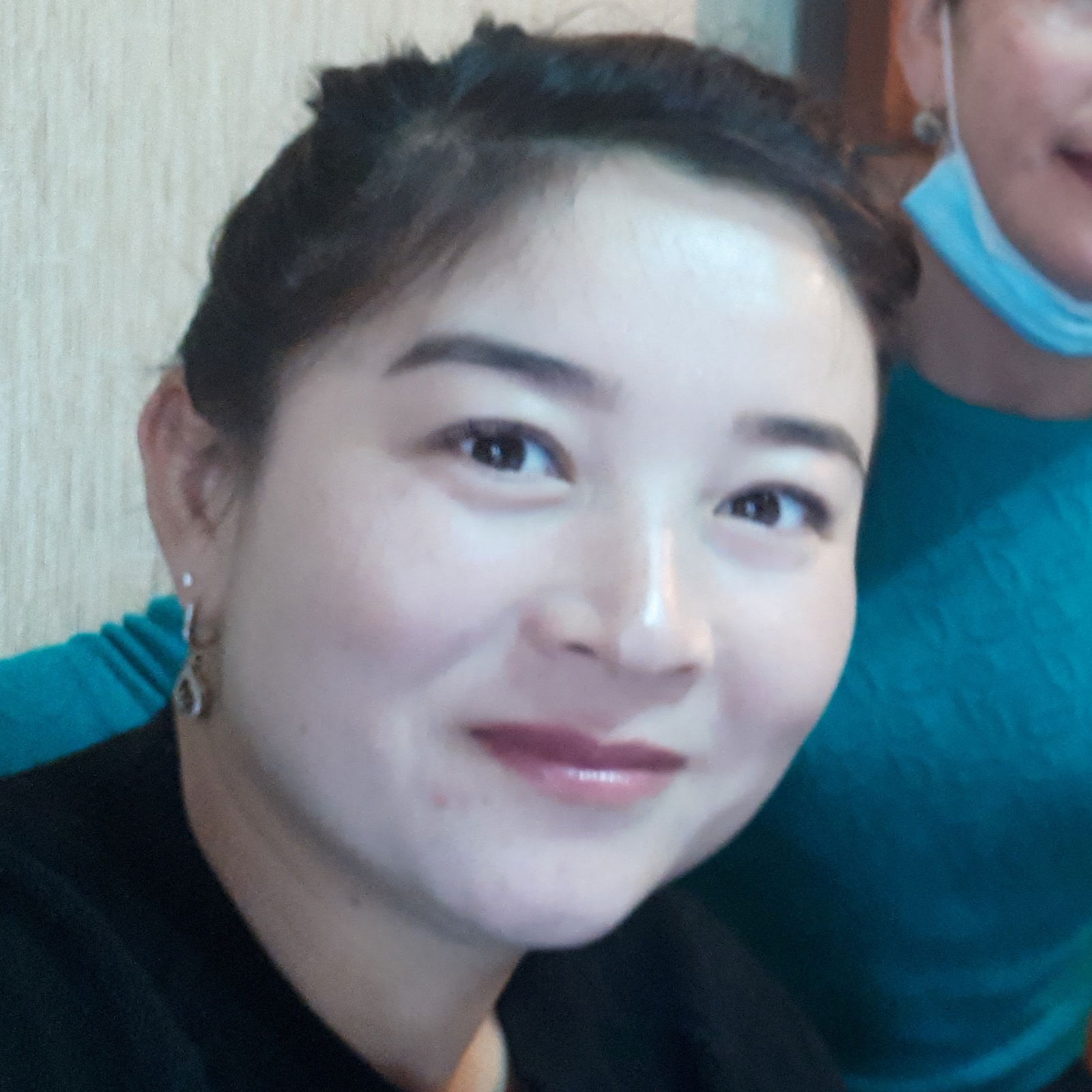 Эля Неважно