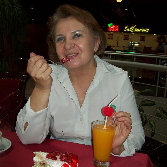 Людмила Сахатмурадова