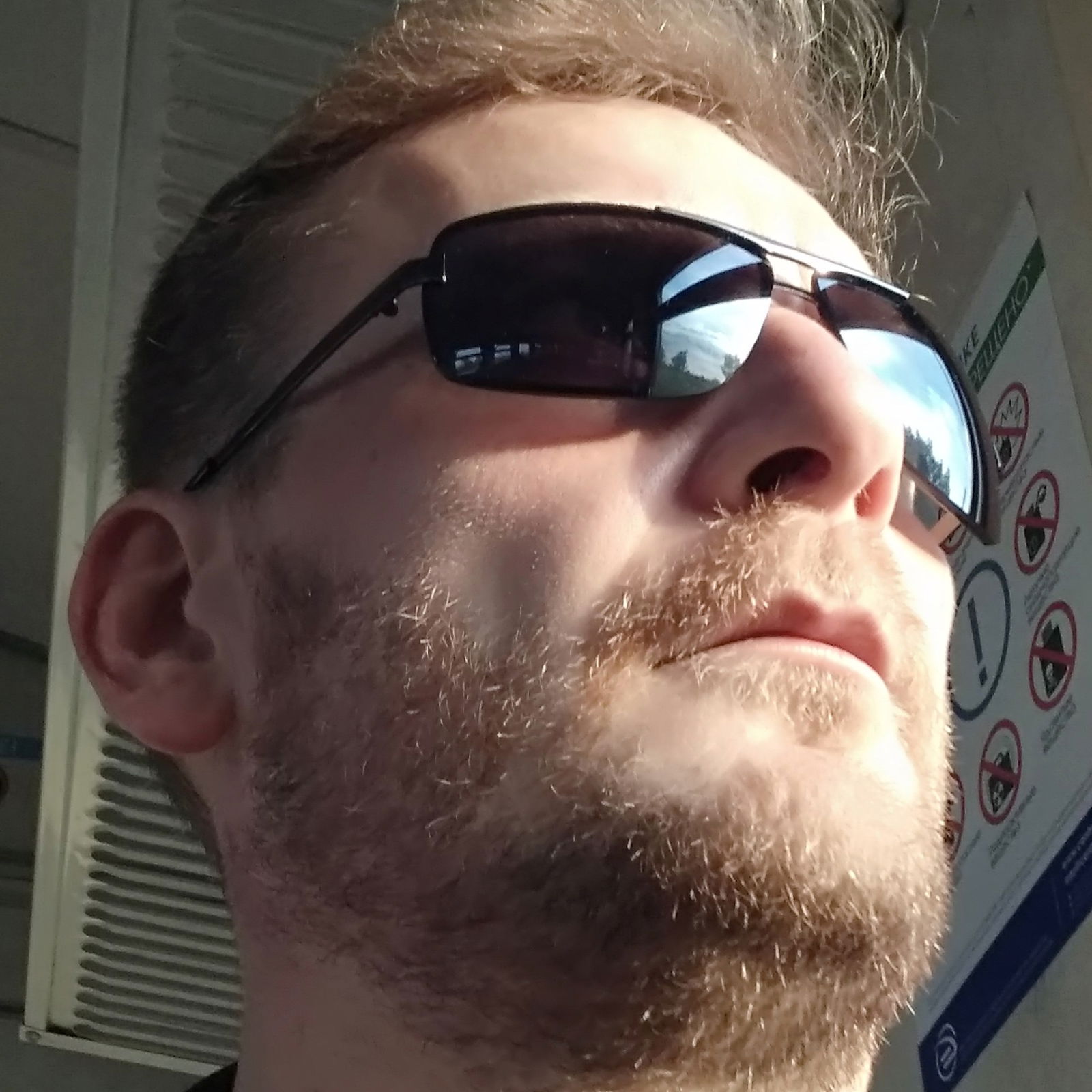 Артем Сальников