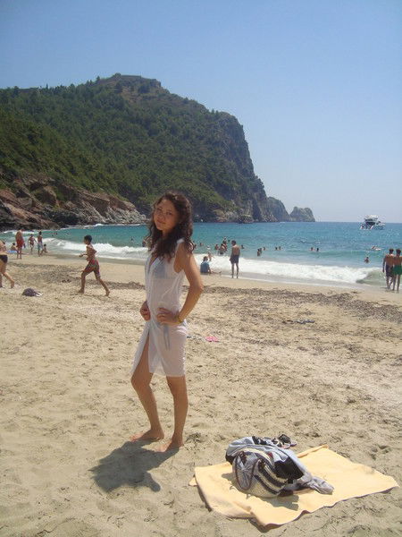 Чуть Наивная И Счастливая!