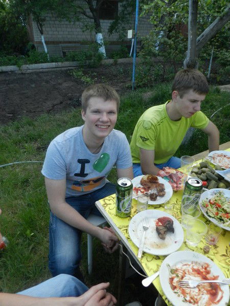 Коля Олейник