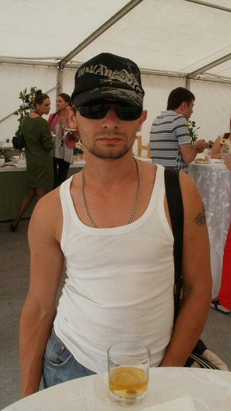 Артем Толстов