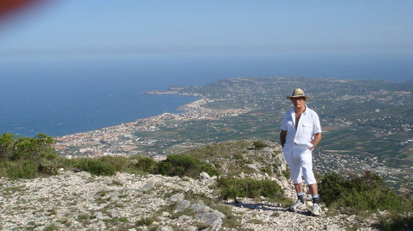 Искандер Омаров