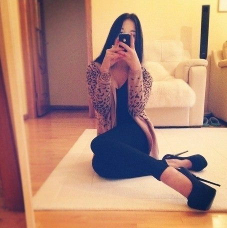 •девушка Коmорая Иgраlа С Оgnем•