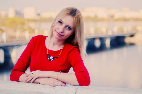 Лена Двирник