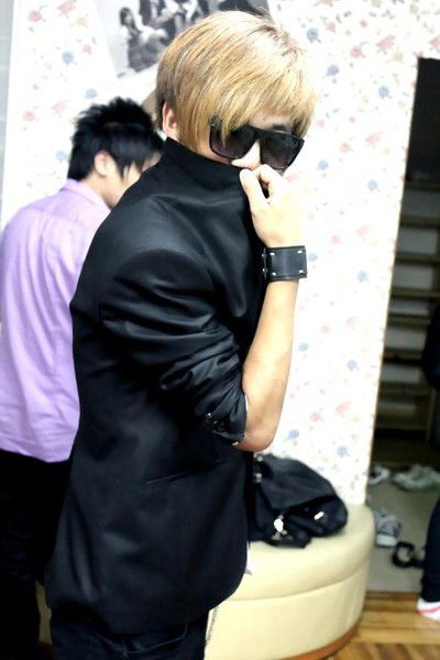 Mаkes [D-Voices] Dyu