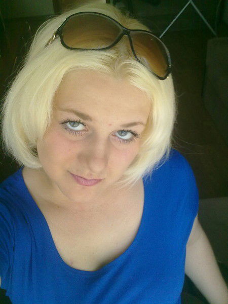 Юля Безфамильная