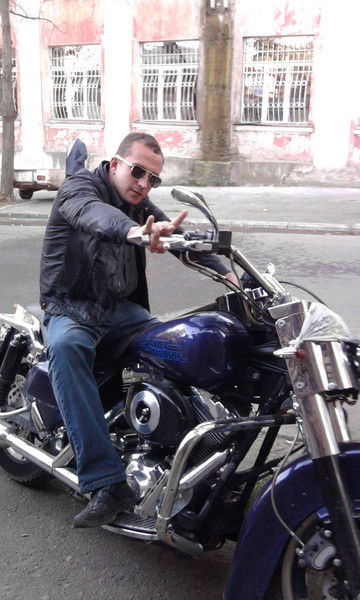 Александр Леонтьев