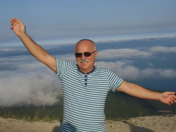 Анатолий Выпрецкий