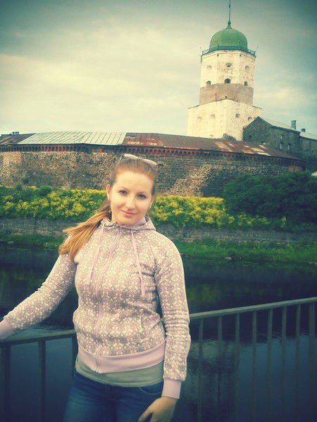 Аня Леонович