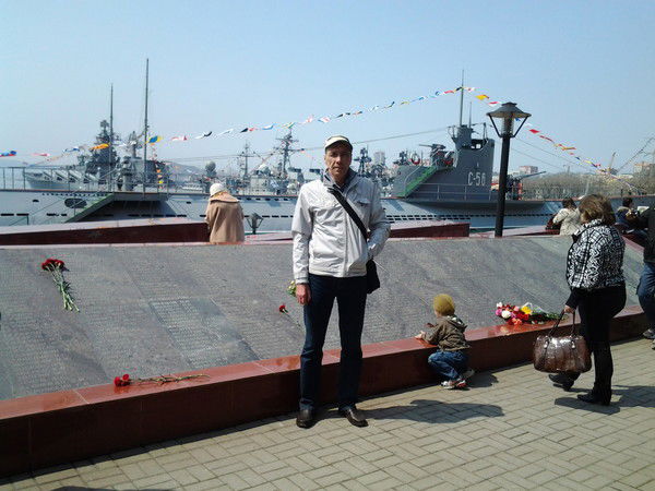 Юрий Леонов