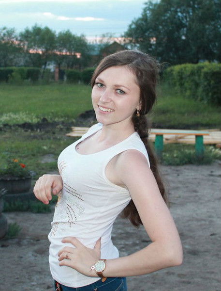 Аня Леонова