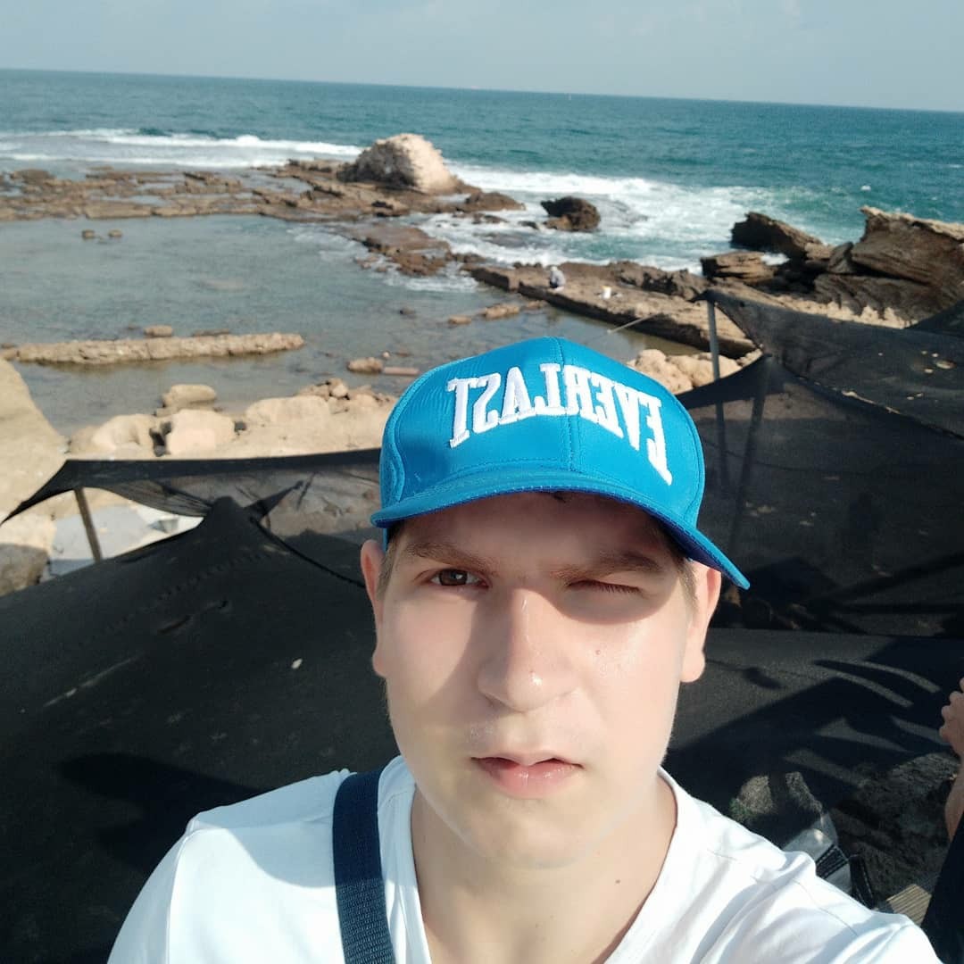 Александр Литвинов