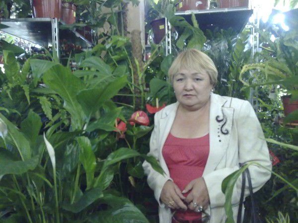 Алмаш Манепова