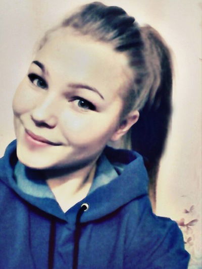 Лена Исупова