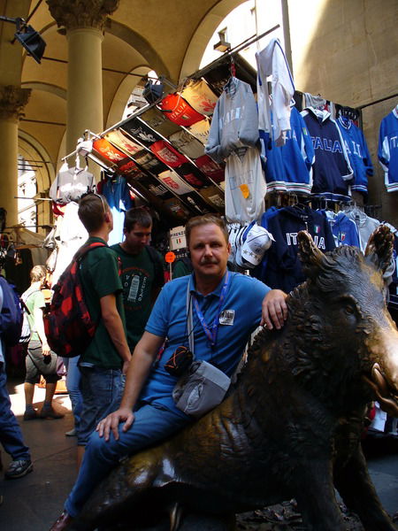 Олег Комаров