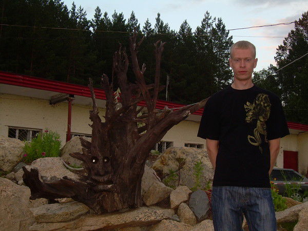 Максим Николаев