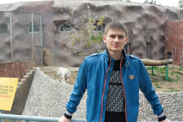 Антон Попов