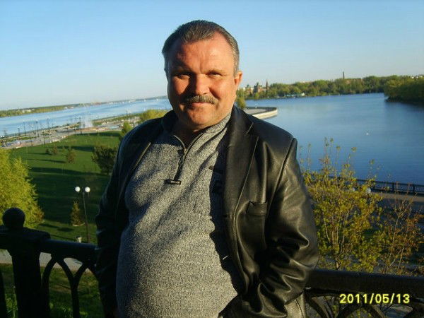 Анатолий Левин