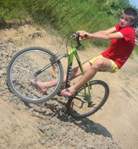 Антон Николаев