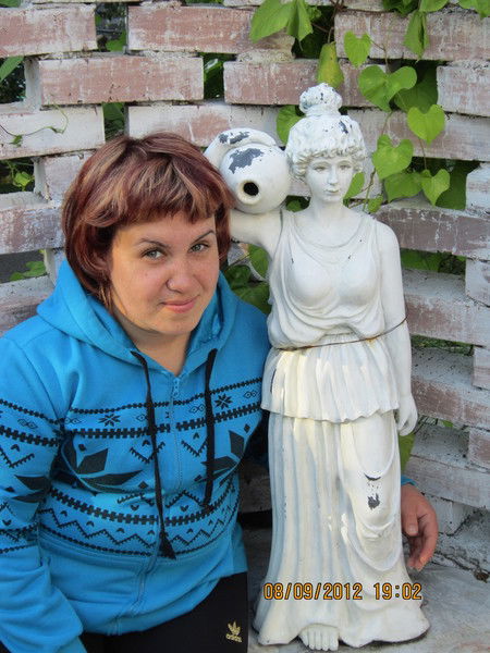 Лена Боброва