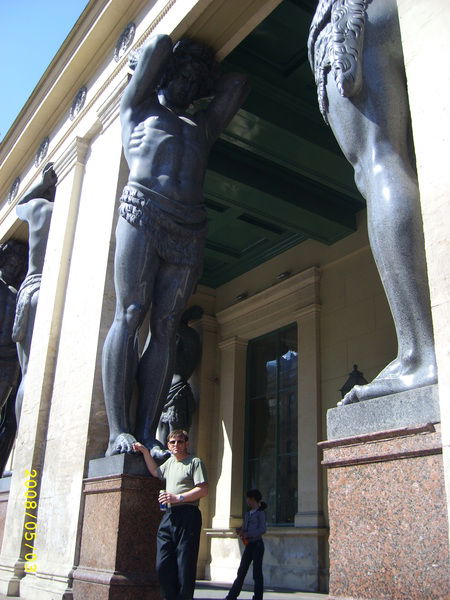 Александр Ладинский