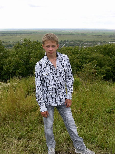 Женя Леонов