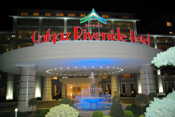Qafqaz Riverside Hotel .