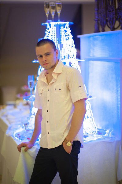 Руслан Езеров