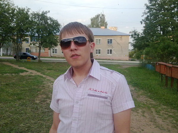 Денис Елизаров