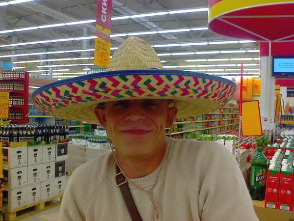 Олег Ларионов