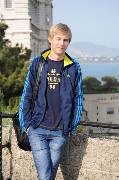 Андрей Попов