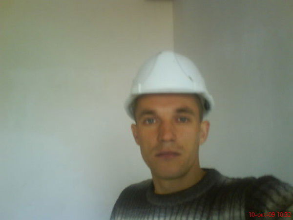 Денис Головешкин