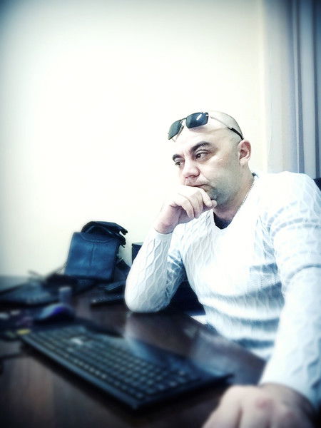 Денис Манушков