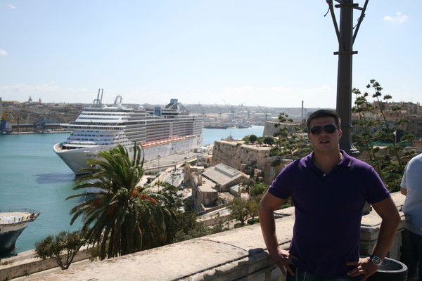 Артем Хороших