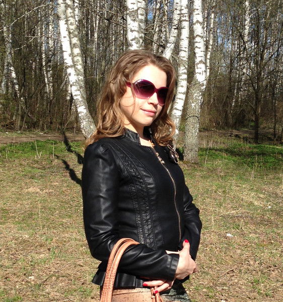 Лена Толстова