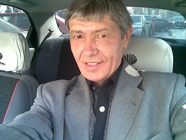 Александр Пивоваров