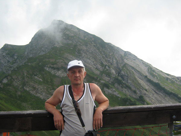 Олег Вечтомов