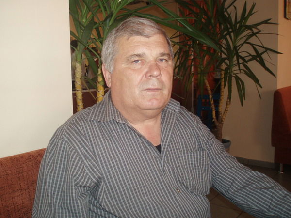 Виктор Петров