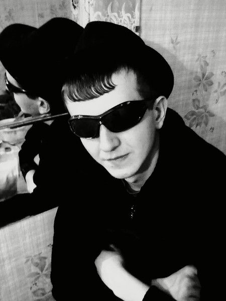 Макс Сурков