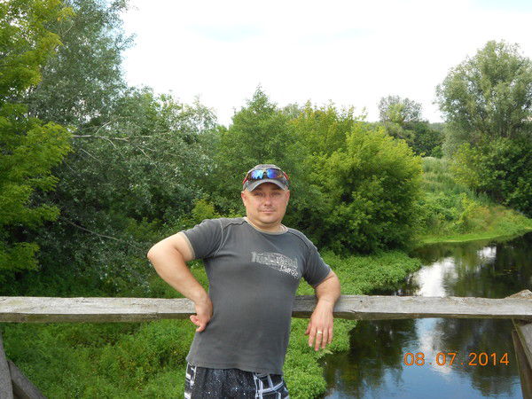 Игорь Любарец