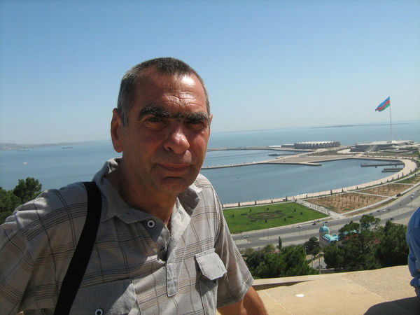 Борис Ларин