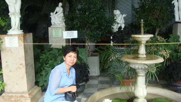 Лола Ахунбаева