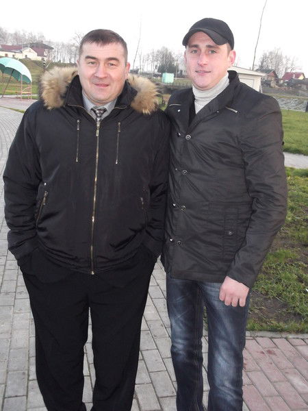 Скурик Женат