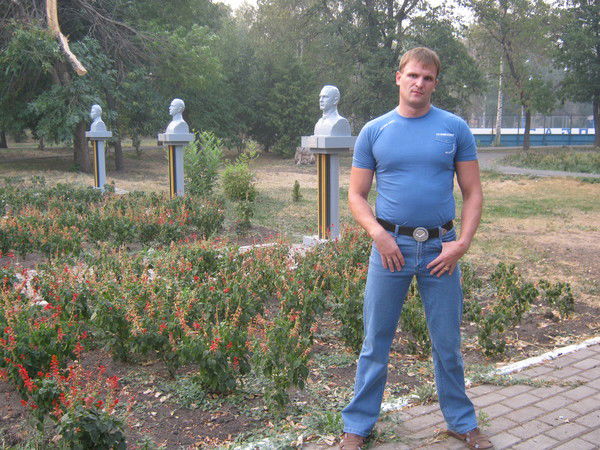 Александр Есин