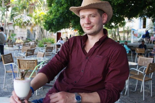 Алексей Тихонов