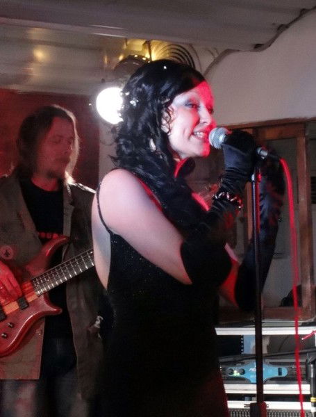 Феминистка! Пошливсенахрен!