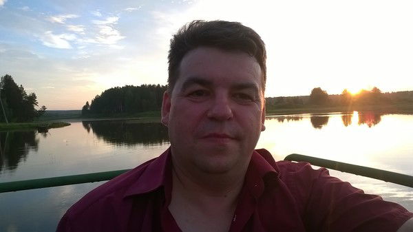 Олег Леонов