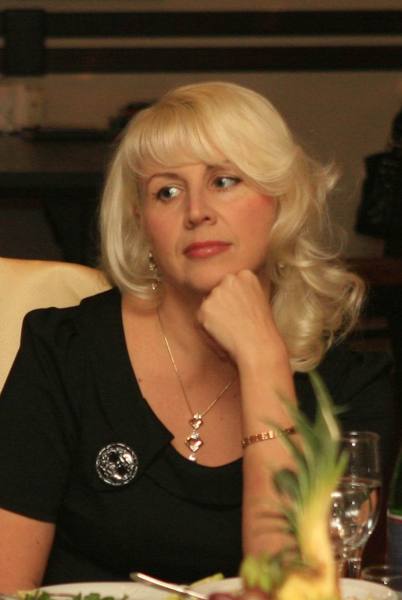 Елена Упатова